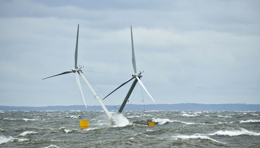 Schwimmende Pilot-Windkraftanlage "Nezzy" mit zwei Rotoren. (Bild: EnBW)