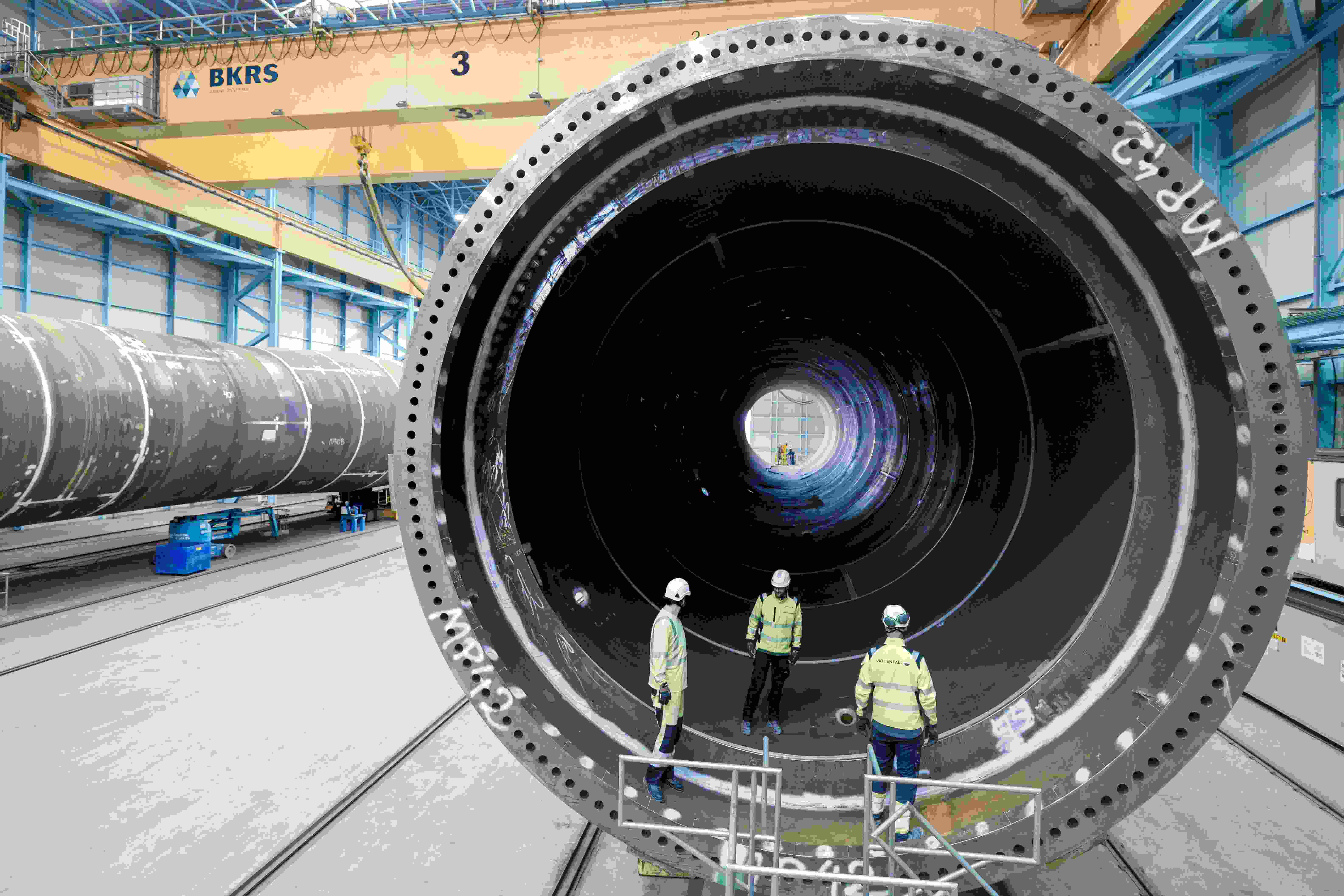   Die 140 im Bau befindlichen Windpark-Fundamente haben eine L&auml;nge von etwa 60-75 Meter und einen Durchmesser von 7 Metern oben und 8 Metern unten.  (Vattenfall/Jorrit Lousberg)