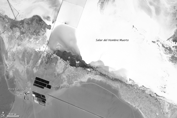 Lithium-Tagebau am Salzsee Salar del Hombre Muerto, in Argentinien (Bild: NASA)
