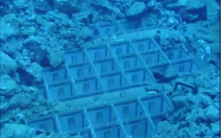 Schutt im Abklingbecken des Reaktors 2 (Bild: Tepco)
