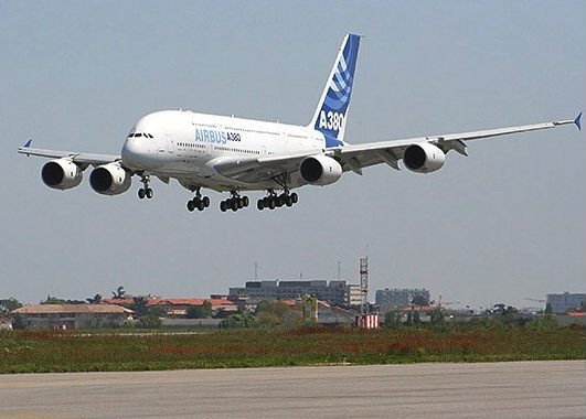 Das gr&ouml;sste Flugzeug der Welt, der Aribus A380. (Bild: ploos)